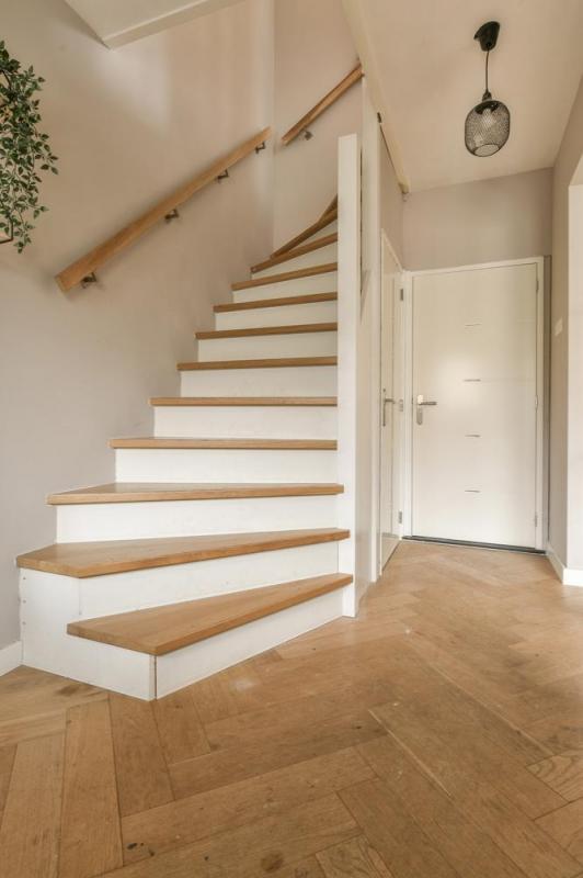 Escalier en bois &agrave; Bouglainval, guide complet et conseils